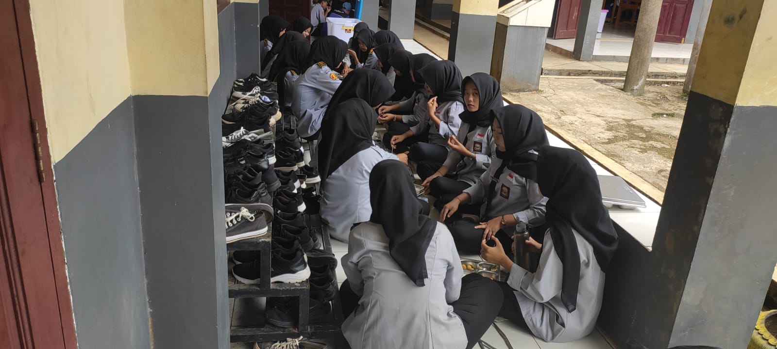 MBG (Makan Bergizi Gratis)